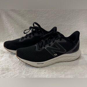 New Balance Women’s Fresh Foam ArishiV4 running shoes (sz.8)